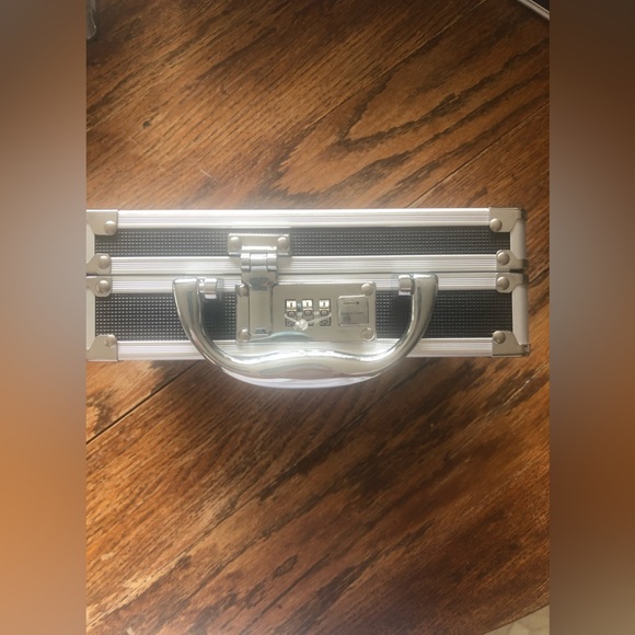 Vaults lock box - Picture 2 of 4